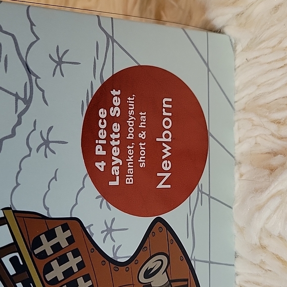 Disney Pirates of the Caribbean Newborn 4 Piece Layette Set - Picture 5 of 6